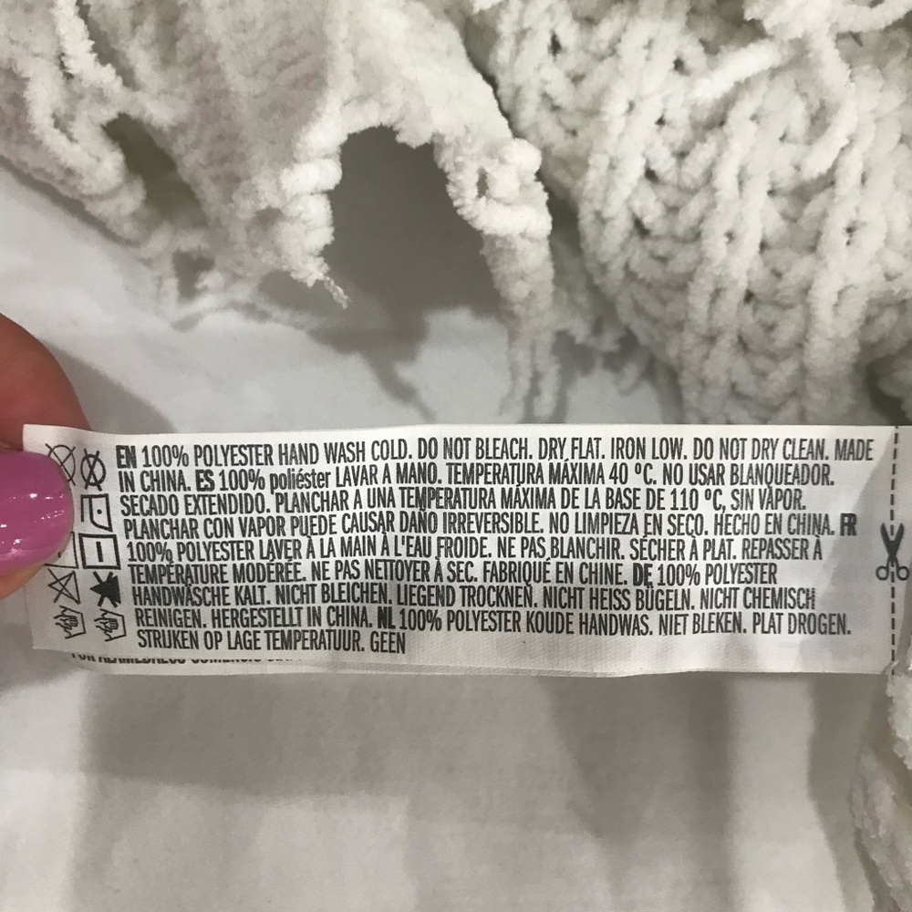 Forever 21 Knit cropped white sweater size small - Picture 5 of 6